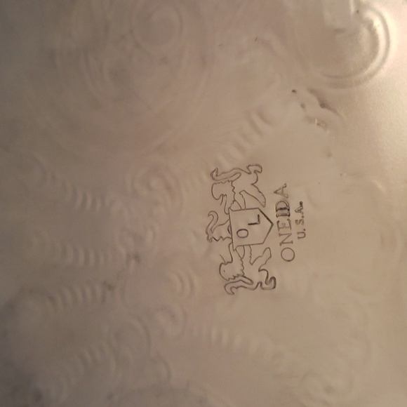 Oneida Castle Court Oval Tray - Picture 4 of 8